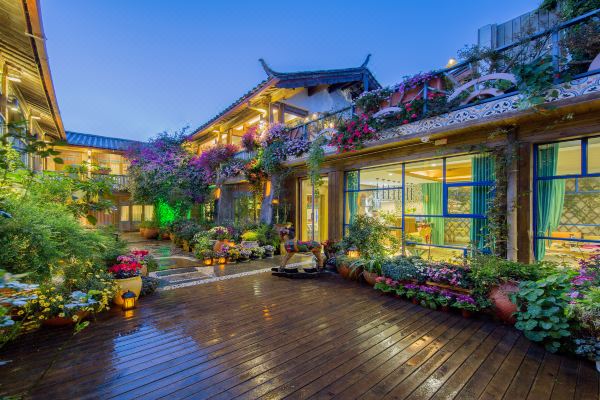 麗江聽(tīng)花堂私人花園客棧